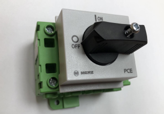 Vypínač vačkový Merz - FVE 1x25A/1000V DC, na DIN, černý